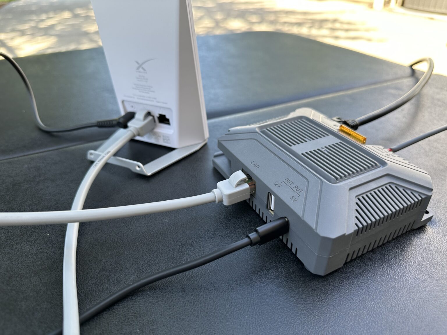 Starlink Router Mini hooked up to the EDUP 5V USB-C port